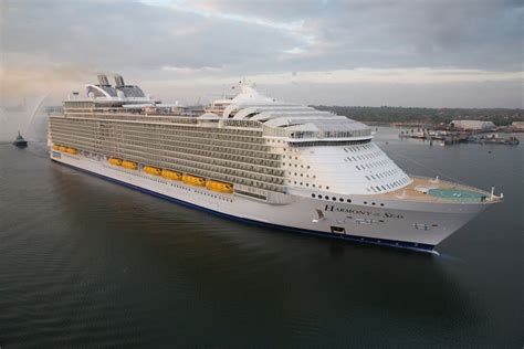 top  largest ships   world cruiseind