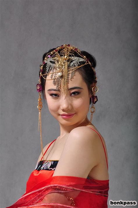 sweet chinese girl in traditional costume pichunter