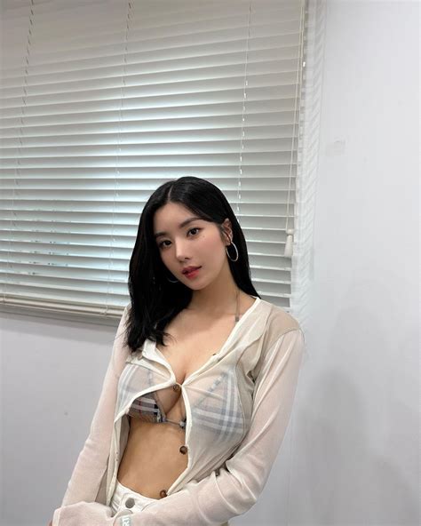 kwon eunbi inonde instagram de  sexy apres sa performance  la