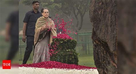 congress leaders remember indira gandhi on death anniversary india