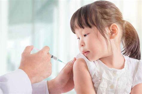 jangan lewatkan  imunisasi bayi  perlu diberikan