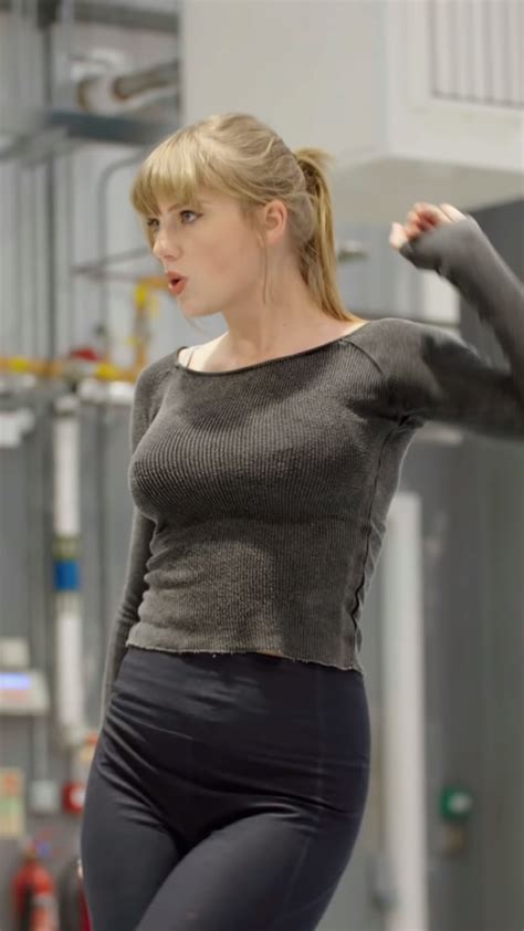 taylor swift has an underrated body famous nipple