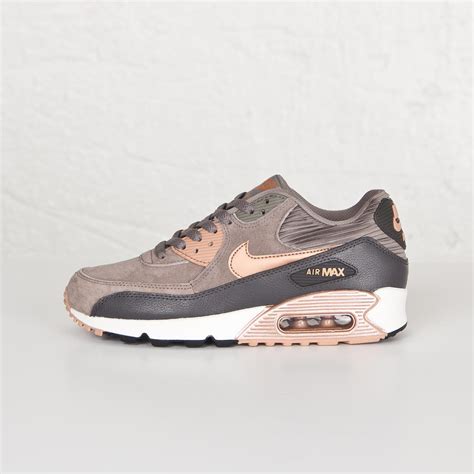 nike wmns air max  leather   sneakersnstuff sneakers