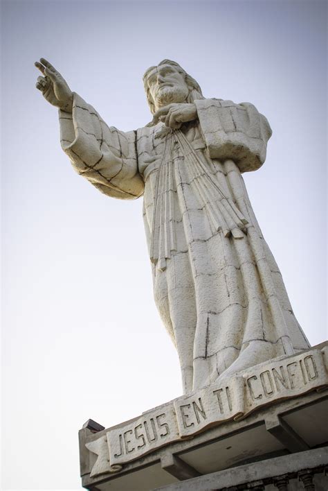 famous statues  jesus   world