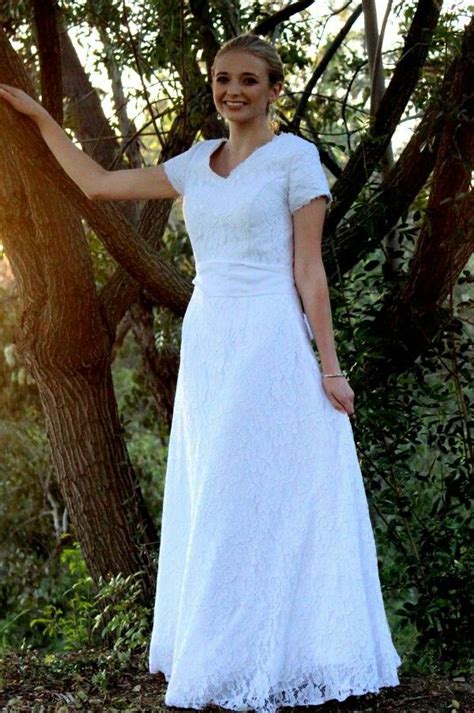 Pin By Sharon On Conformation Dresses Modest Wedding Dresses Short