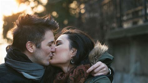 You Ll Cringe At These Awkward First Kiss Stories Glamour