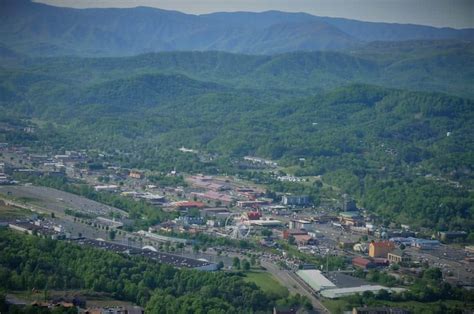 reasons  plan   vacation   hotel  pigeon forge tn