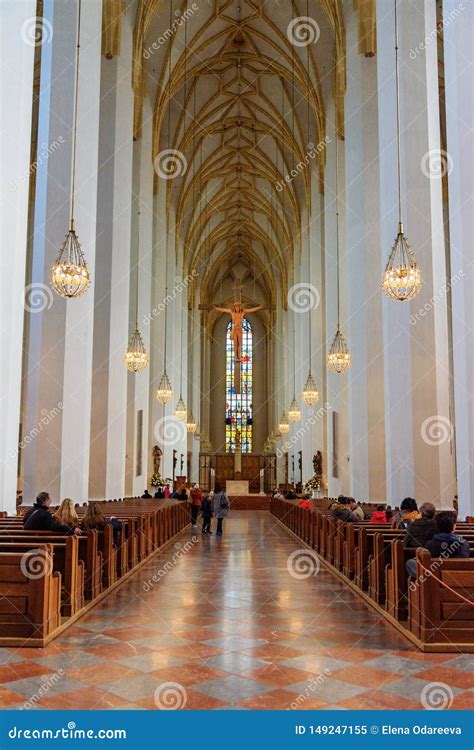 interior  frauenkirche  cathedral   dear lady  munich