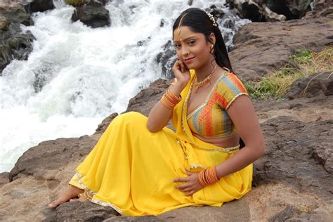 list of top 10 most popular bhojpuri movie actress