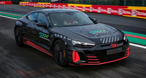 audi rs  tron gt teased  pacing  field   hours  spa carscoops