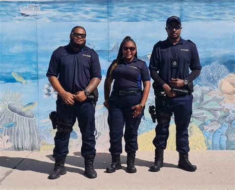 nieuw uniform op internationale douanedag nieuwsbericht belastingdienst caribisch nederland