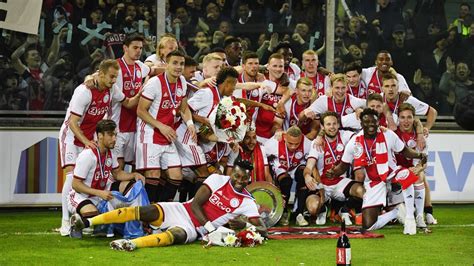 ajax nu ook officieel kampioen zo ging de schaal naar amsterdam rtl