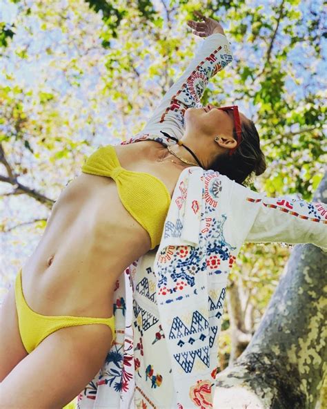 Kate Hudson S Summer Look In A Yellow Bikini 1 Hot Photo