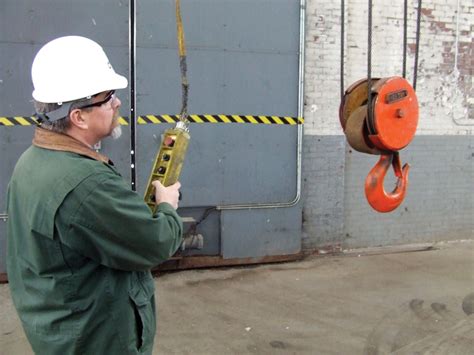 lifting guide hoist safety tips  rigger operator   drilling contractor