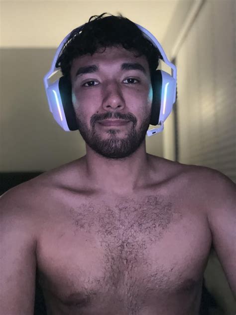 trying to be a cute hairy fit gaymer 👾 r gaybrosgonemild