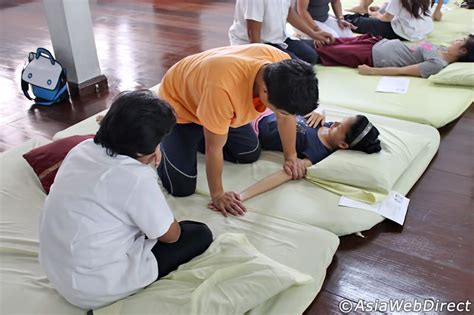 wat pho thai massage school magazine