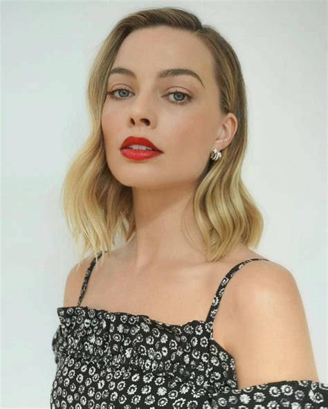 margot robbie style clothes outfits  fashion celebmafia