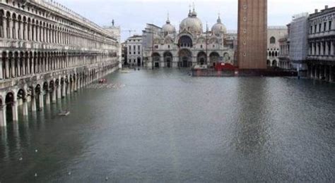 Venice Italy Is Sinking Barnorama