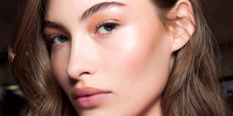 the easiest way to contour your cheeks for beginners