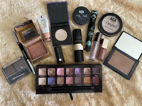 minimal makeup collection rmakeupflatlays