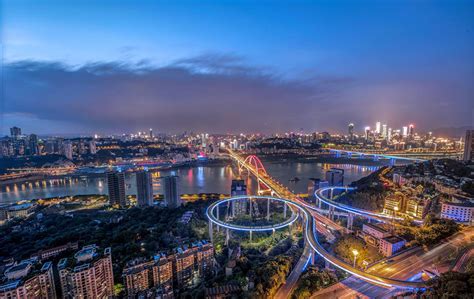 university student captures magical night view  chongqing