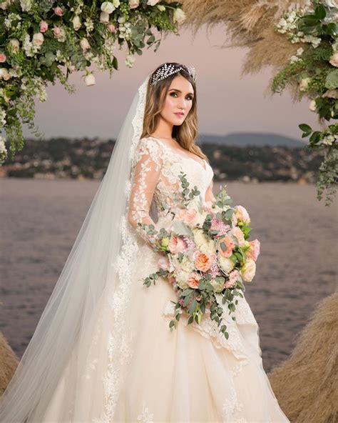 dulce maría muestra fotos inéditas de los 3 vestidos de novia que usó en su boda actitudfem
