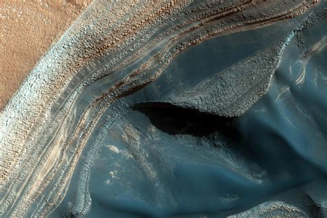 water      mars  easily accessible nasa finds
