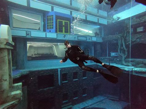 worlds deepest diving pool  dubai   underwater city  shopping reading