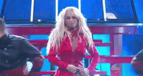 britney spears opens bbmas with a medley of hits
