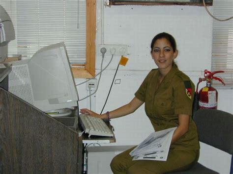 60 photos de jolies israeliennes qui font leur service militaire