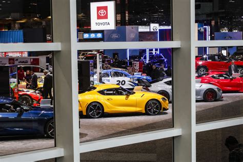 chicagos famed auto show     pandemic fallout  industry shifts killed  car