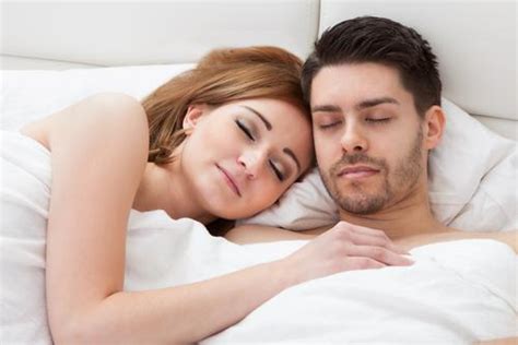 Sleeping Naked Helps Couples Have Healthy Relationships