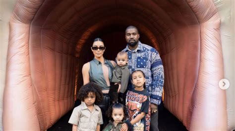 Photo Kim Kardashian Kanye West Et Leurs Quatre Enfants North Saint