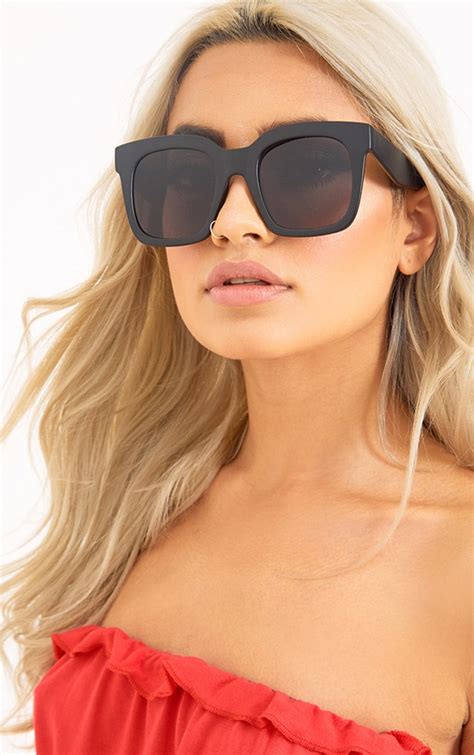 Matte Black Oversized Square Sunglasses Prettylittlething Qa