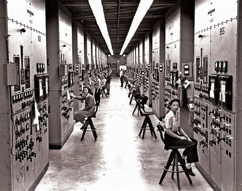 employees   manhattan project operating calutron control panels