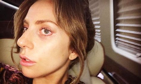 Lady Gaga Shows Off Beauty As She Films A Star Is Born Daily Mail Online