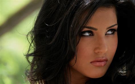 sunny leone biography and photos girls idols wallpapers and biography