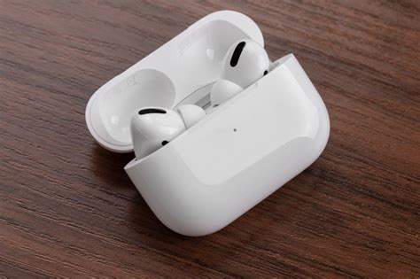 apple warning huge airpods security flaw  leak  private info  strangers   sun
