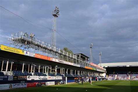 kenilworth road  lutons ground ready   premier league  athletic
