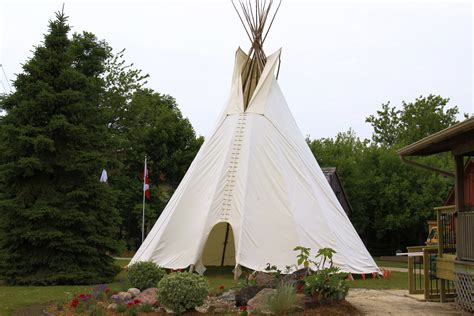native americans lived  tipis synonym