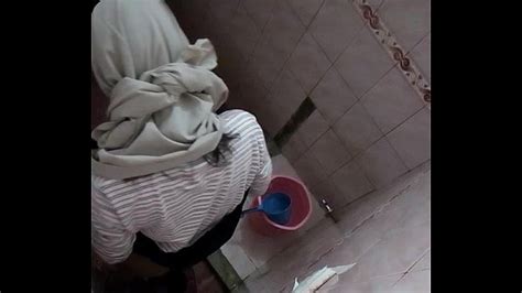 hijab girl on campus toilet xvideos
