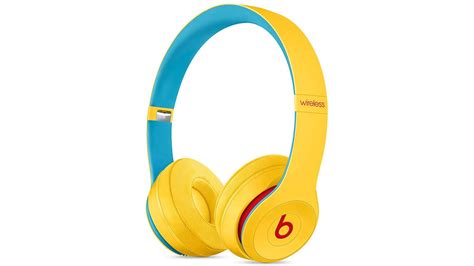 beats solo wireless headphones  discounted   feature apple  chip  easy pairing