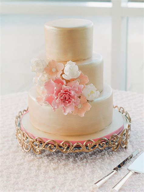 24 stunning sugar flower wedding cakes you ve never seen before sugar
