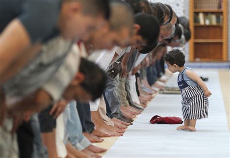 ramadan 2013 muslims around the world observe first day of holy month [photos]