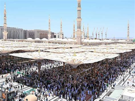 saudi arabia  haj pilgrims arrive  madinah
