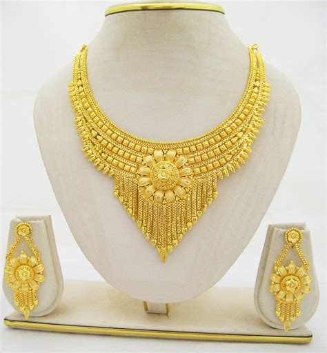 pretty flower gold plated necklace earring set