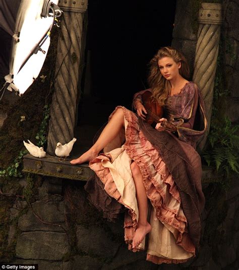 Taylor Swift Stuns As Rapunzel In New Disney Ad Daily Mail Online
