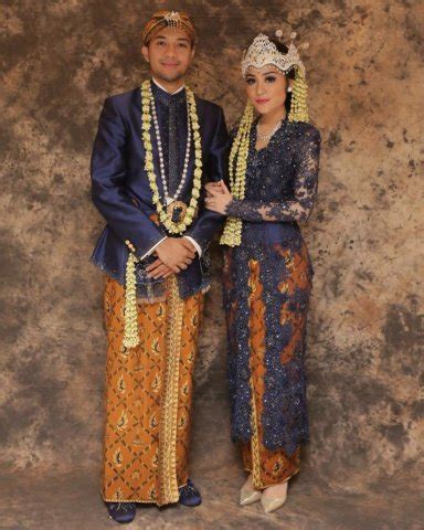 pakaian tradisional indonesia  kaya nilai sejarah