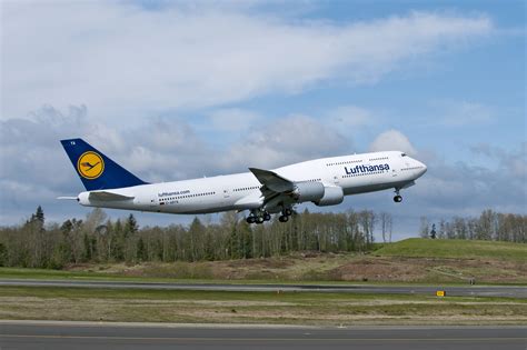 lufthansa airlines takes delivery    boeing   intercontinental airlinereportercom