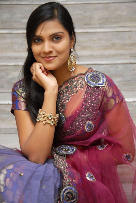 Telugu Actress Prakruthi Hot Saree Stills ~ World Actress